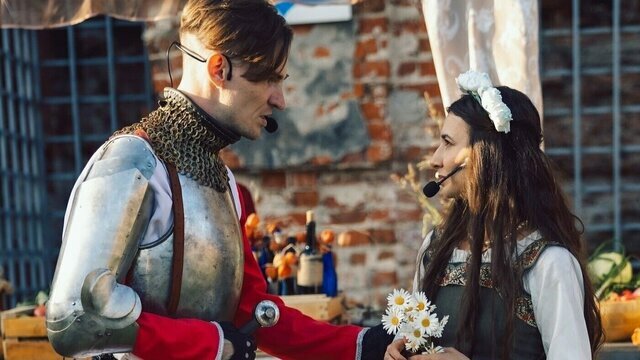 Рыцари, средневековые игры и советские песни: ради чего летом стоит съездить в живописный замок Бранденбург