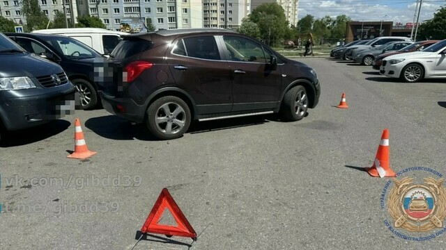 На Интернациональной машина рванула с места и сбила человека: мужчина в больнице