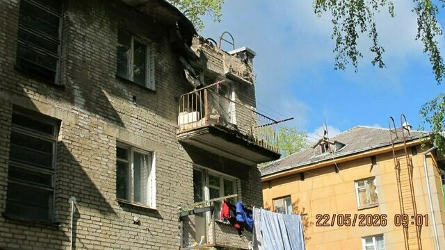 В доме под Калининградом продолжает разваливаться на куски крыша (фото)  