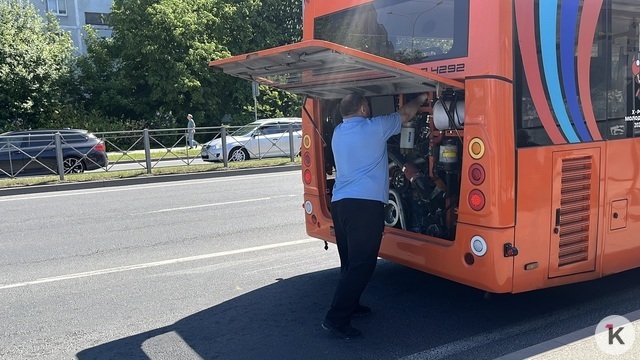 Тарахтел, тарахтел и уехал в парк под мат водителя: калининградцы неудачно прокатились на новом автобусе №22 (фото)