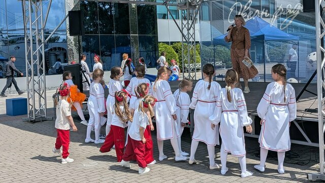 «Все мы дети, даже взрослые»: калининградские писатели поздравили юных горожан с началом лета (фото)