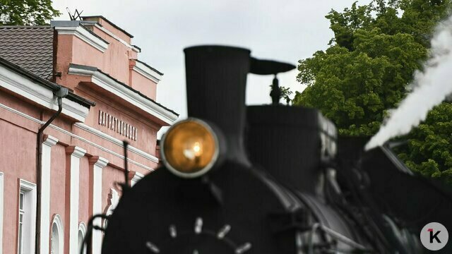 Из Калининграда в Багратионовск запустили ретропаровоз: что ждёт пассажиров и сколько стоят билеты (фоторепортаж) 
