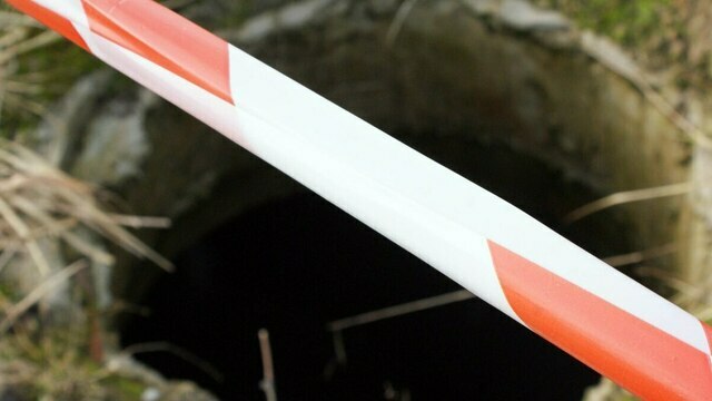 В Калининграде пьяная женщина залезла в колодец спасать котёнка, на помощь бросился муж — оба застряли  