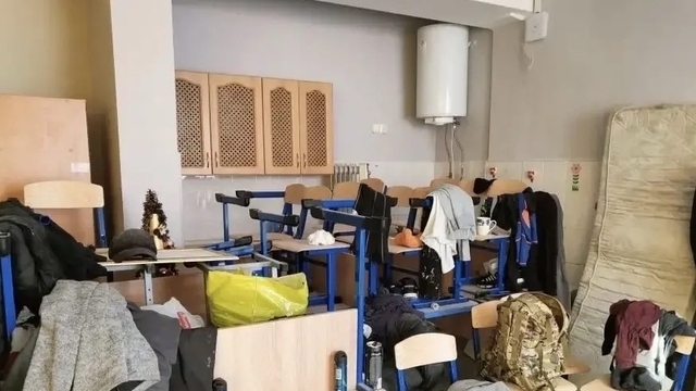 В Балтийске закрытая на ремонт школа превратилась в общежитие для дюжины мигрантов