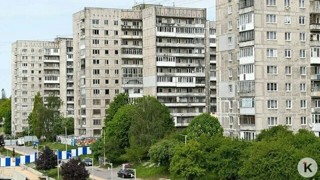 Жильцы расселяемой высотки на Московском стали получать судебные иски и протоколы за отказ покинуть квартиры