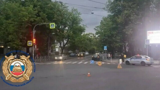На пересечении проспекта Мира и Энгельса легковушка сбила мальчика на электросамокате