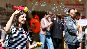 Волейбол, песни и воины прошедших эпох: где отдохнуть в длинные выходные, чтобы кошелёк не похудел