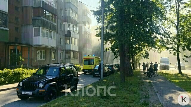 В пятиэтажке на Емельянова вспыхнул балкон (видео)