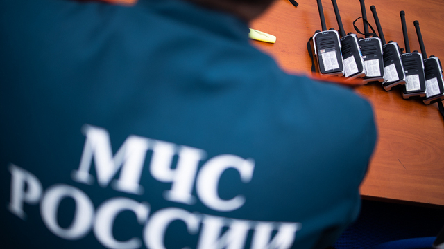 В Зеленоградске спасатели помогли старушке, которая выносила мусор и случайно выбросила ключи  