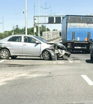 Машину било об отбойники: на Северном обходе из-за аварии образовалась километровая пробка