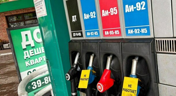 Бензиновая лихорадка: в Калининграде очереди к АЗС начали мешать автобусам (видео)