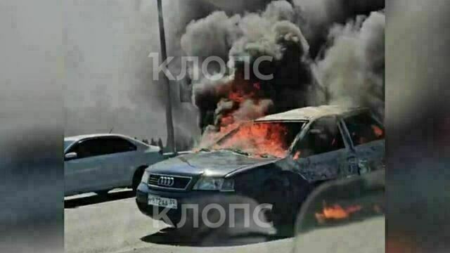 На Северном обходе в Калининграде сгорел легковой автомобиль, клубы едкого дыма заметили из окрестных домов (видео)