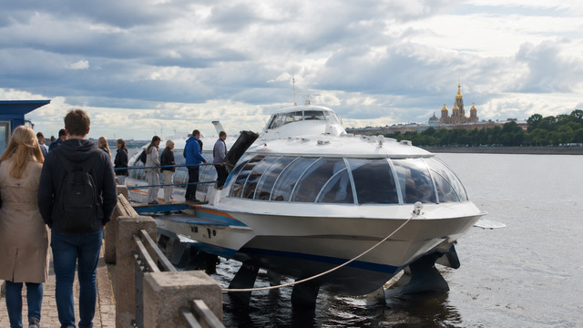 Билет на метеоре в Петергоф: почему водная прогулка стала популярным вариантом отдыха