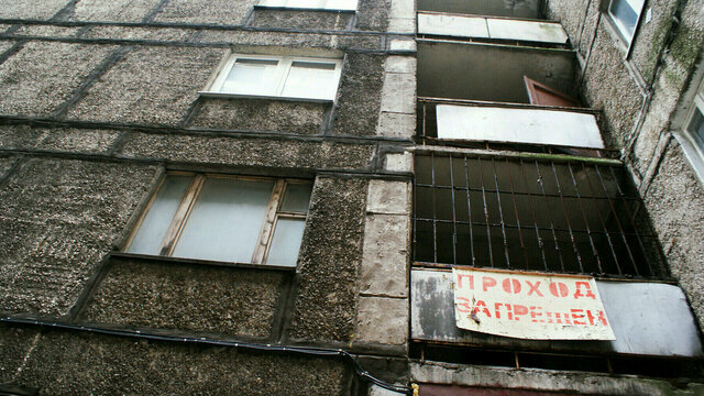 Несговорчивые жильцы дома №68 на Московском проспекте всё же начали переезжать