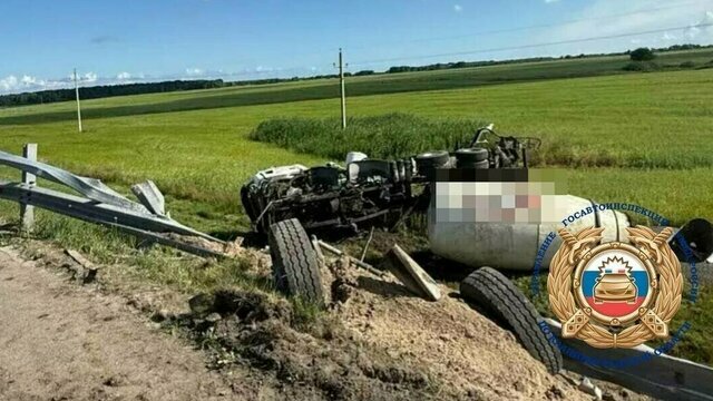 Грузовик в кювете: Приморское кольцо перекроют, чтобы вытащить машину