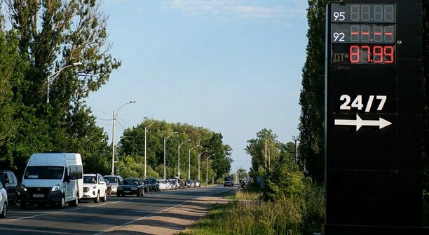 Власти объяснили, почему на отдельных калининградских АЗС дизель стал «золотым»