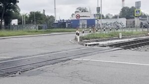 В Калининграде на Нарвской мужчина на электровелосипеде попал под электричку (видео)  