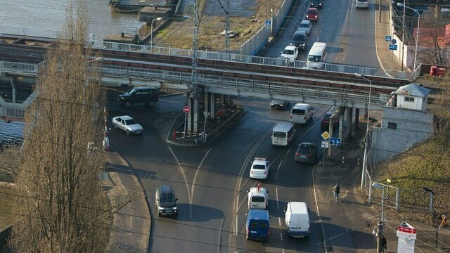 «Почему вдруг он стал аварийным?»: эксперт резко высказался об ограничениях на двухъярусном мосту в Калининграде
