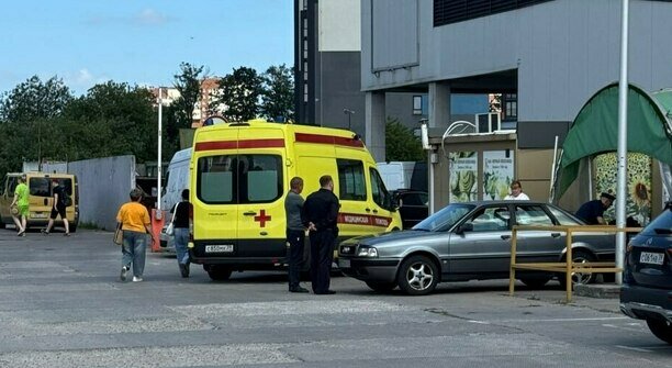 В Калининграде покупателей рынка на Сельме испугал лежащий у входа покойник (фото)  