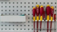 Строители, разнорабочие, ремонтники: средняя зарплата для молодых специалистов в России за год выросла на 35%