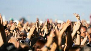 Угощения, барабаны и лазерное шоу: в выходные на побережье Балтийского моря отметят сдвоенный праздник