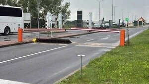 Автобусы без очереди, а машины стоят по 14 часов: что происходит на границе Калининградской области с Польшей  