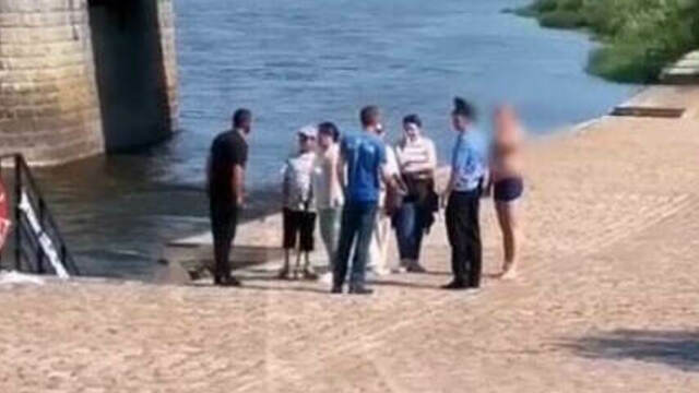 «Умру, но доплыву»: в Советске мужчина едва не утонул, добравшись по реке до моста Королевы Луизы (видео)   