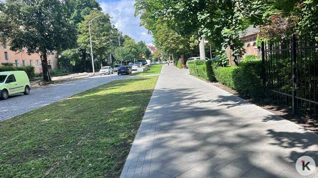 Машины хотят убрать с тротуаров: на проспекте Победы добавят парковок