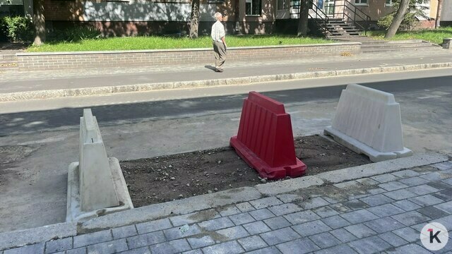 На Галицкого засыпали яму, в которую провалилась машина