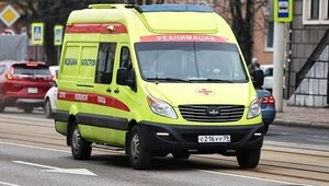 Две калининградки вызвали скорую молодой матери, которой стало плохо в троллейбусе  