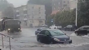 В Калининграде из-за ливня возникли подтопления на нескольких улицах (видео)  