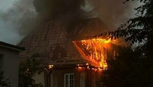 В районе Верхнего озера горит особняк