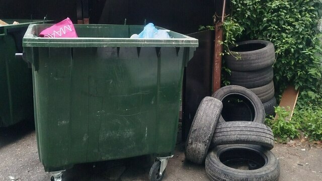 По следам шопинга и забытого матраса: каким улицам Калининграда давно требуется уборка (фото)
