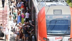 Ангел по имени Филипп: в электричке из Зеленоградска спасатель помог девушке, которой стало плохо из-за духоты (видео)