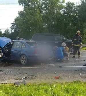 Двоих пострадавших в аварии на выезде из Калининграда пришлось вызволять спасателям (фото)