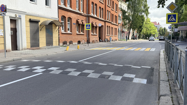 Пешеходные переходы Калининграда готовят к 1 сентября 