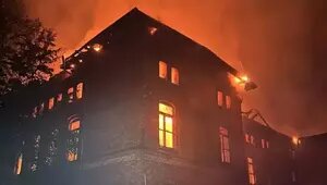 В Черняховске сгорел трёхэтажный немецкий дом (фото)  