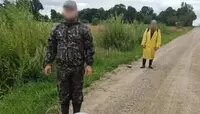 Двое мужчин заблудились в лесу под Правдинском и попали в болото  