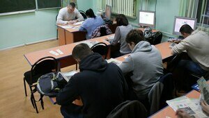В России предложили сажать школьников за руль с 9-го класса