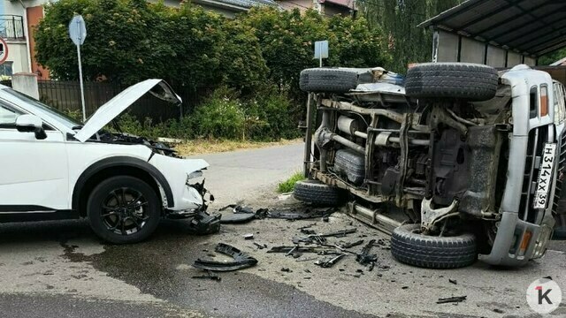 В Калининграде маленький перекрёсток стал ловушкой для водителей и местом постоянных ДТП (фото)