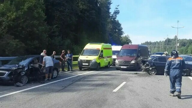 На Приморском кольце в массовом ДТП пострадали четыре человека