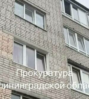 Упавший из окна пятого этажа мальчик остался дома один: в полиции рассказали подробности ЧП в Московском районе