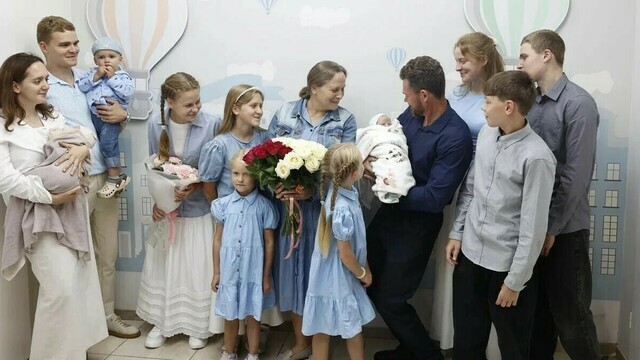 С разницей в несколько часов: две жительницы региона родили десятых детей