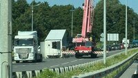 На Советском проспекте фура потеряла холодильник и собрала пробку (фото)