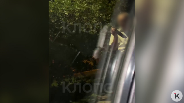«Бегал за мной вокруг машин»: пьяный мужчина с  тесаком преследовал калининградца и кричал, что он «хозяин Сельмы»  