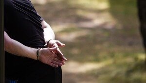 Калининградца, избившего бывшую жену и разгромившего квартиру, выпустили через два дня: на него составили «административку»