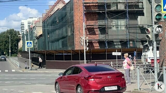 Сигналят друг другу: водители путаются на перекрёстке Московского проспекта и Литовского Вала  