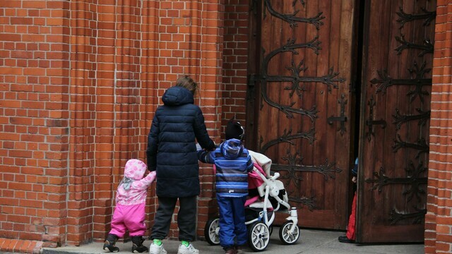 Родители-студенты из вузов и колледжей получат по 345 тысяч за рождение ребенка
