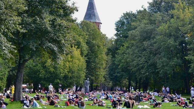 «Йога в парке» завершила 12-й сезон на острове Канта