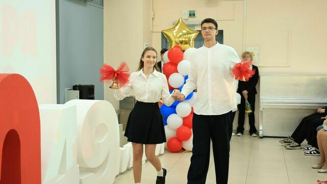 «Мечтайте и много работайте»: как прошла линейка в калининградском лицее №49